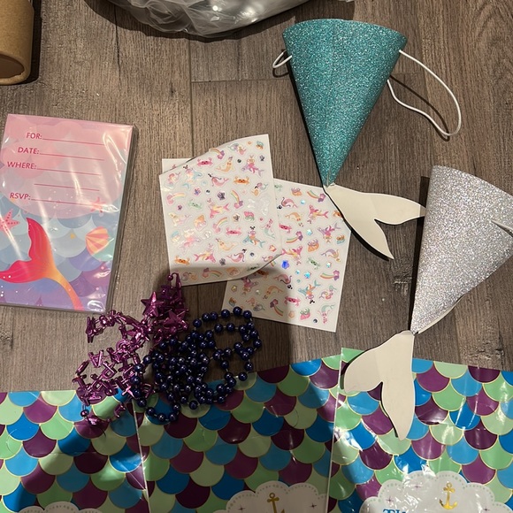 Bundle of a big mermaid banner, 2 happy bday banners. And many other accessories - Picture 9 of 9